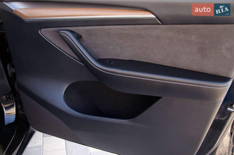 Позашляховик / Кросовер Tesla Model Y 2022 в Києві