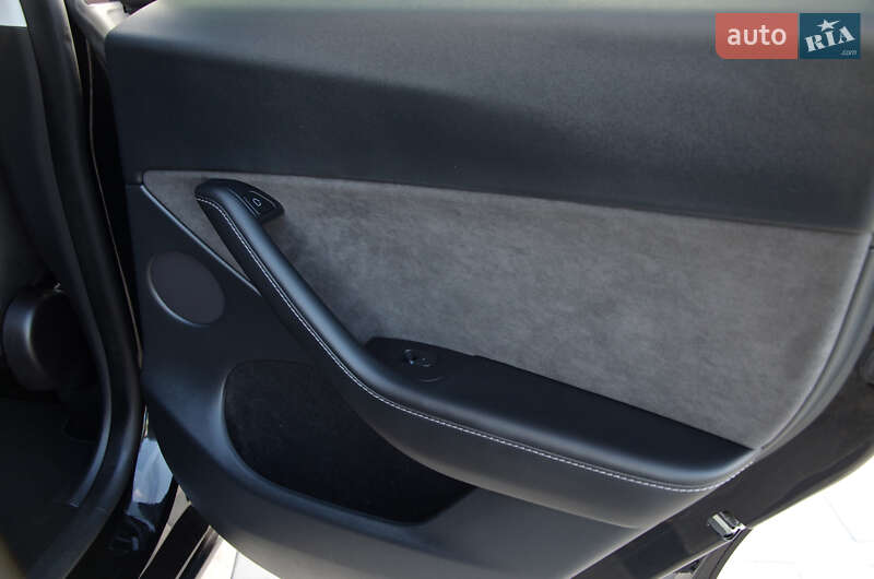 Позашляховик / Кросовер Tesla Model Y 2022 в Києві
