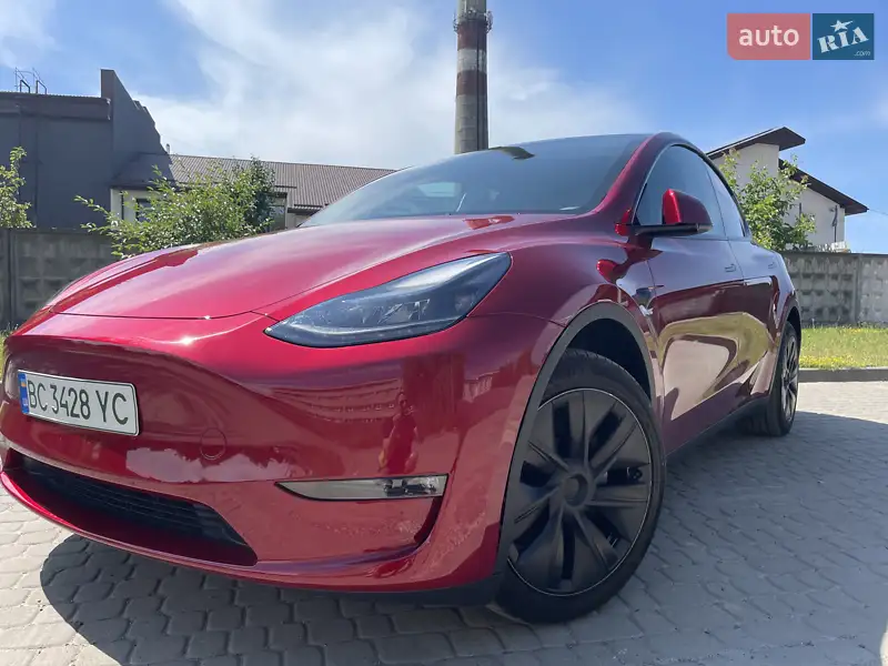 Tesla Model Y 2024