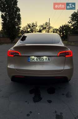 Позашляховик / Кросовер Tesla Model Y 2023 в 
