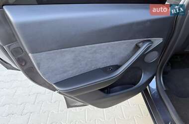 Позашляховик / Кросовер Tesla Model Y 2024 в 