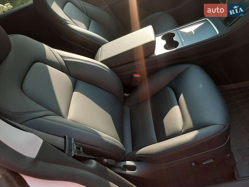 Внедорожник / Кроссовер Tesla Model Y 2023 в Киеве