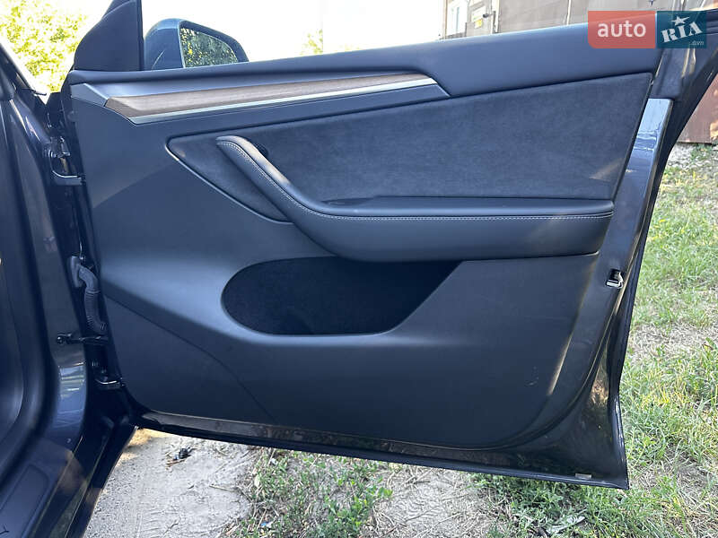 Позашляховик / Кросовер Tesla Model Y 2023 в Полтаві
