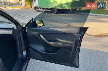 Позашляховик / Кросовер Tesla Model Y 2021 в 
