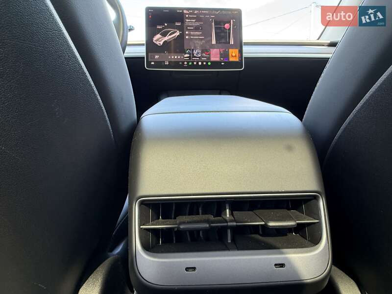 Позашляховик / Кросовер Tesla Model Y 2022 в Києві