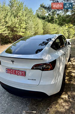 Позашляховик / Кросовер Tesla Model Y 2023 в 