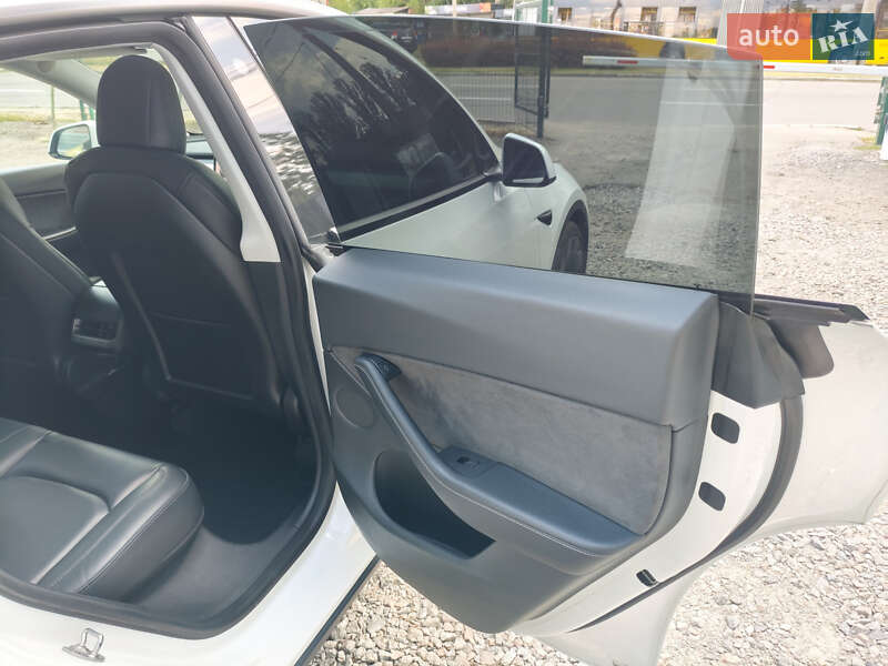 Внедорожник / Кроссовер Tesla Model Y 2021 в Киеве