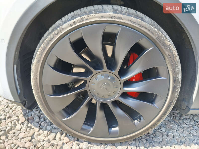 Внедорожник / Кроссовер Tesla Model Y 2021 в Киеве