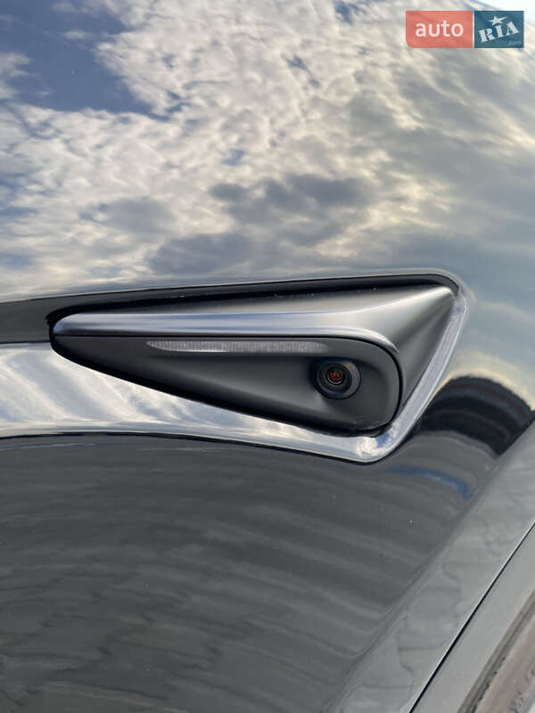 Внедорожник / Кроссовер Tesla Model Y 2023 в Киеве