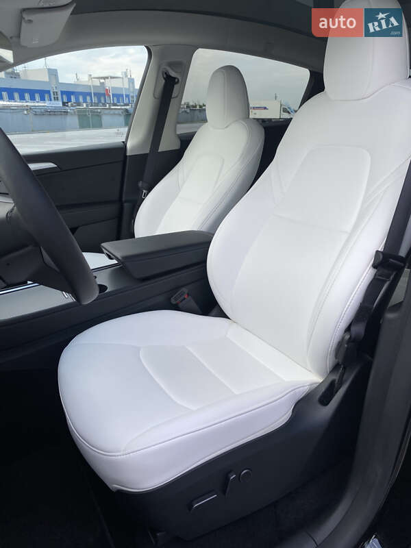 Внедорожник / Кроссовер Tesla Model Y 2023 в Киеве