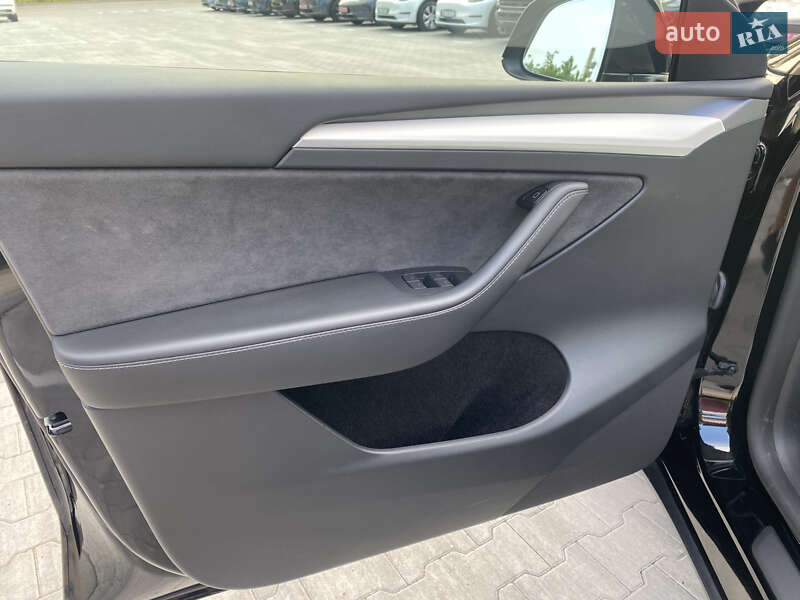 Внедорожник / Кроссовер Tesla Model Y 2023 в Киеве