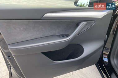 Внедорожник / Кроссовер Tesla Model Y 2023 в 