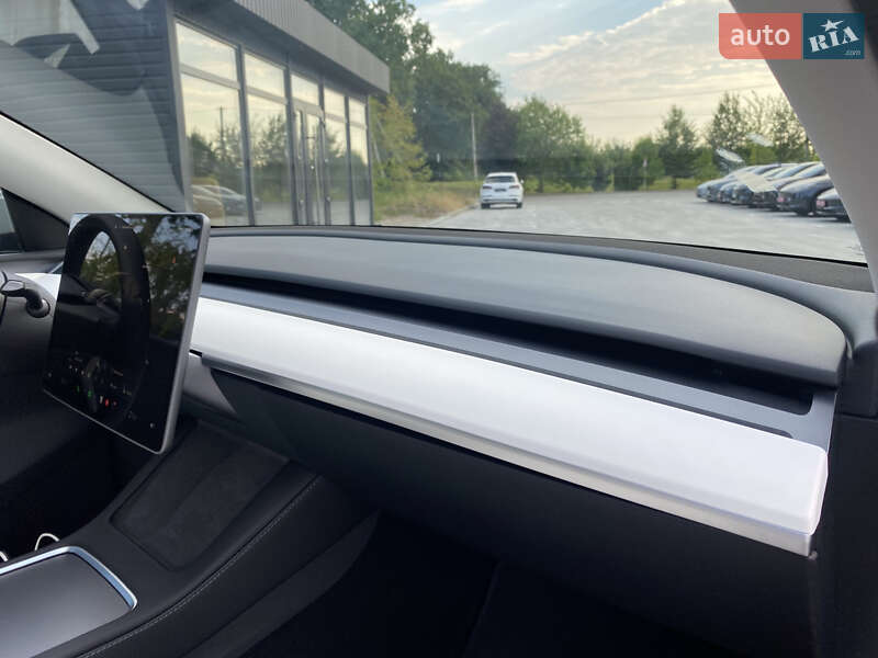 Внедорожник / Кроссовер Tesla Model Y 2023 в Киеве