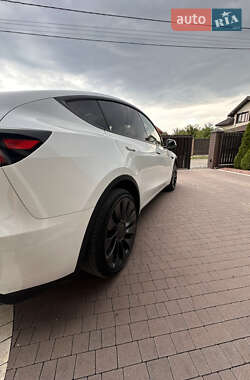 Позашляховик / Кросовер Tesla Model Y 2024 в 