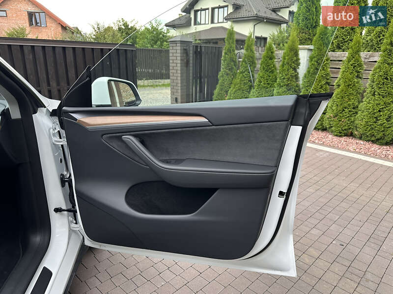 Позашляховик / Кросовер Tesla Model Y 2024 в Львові