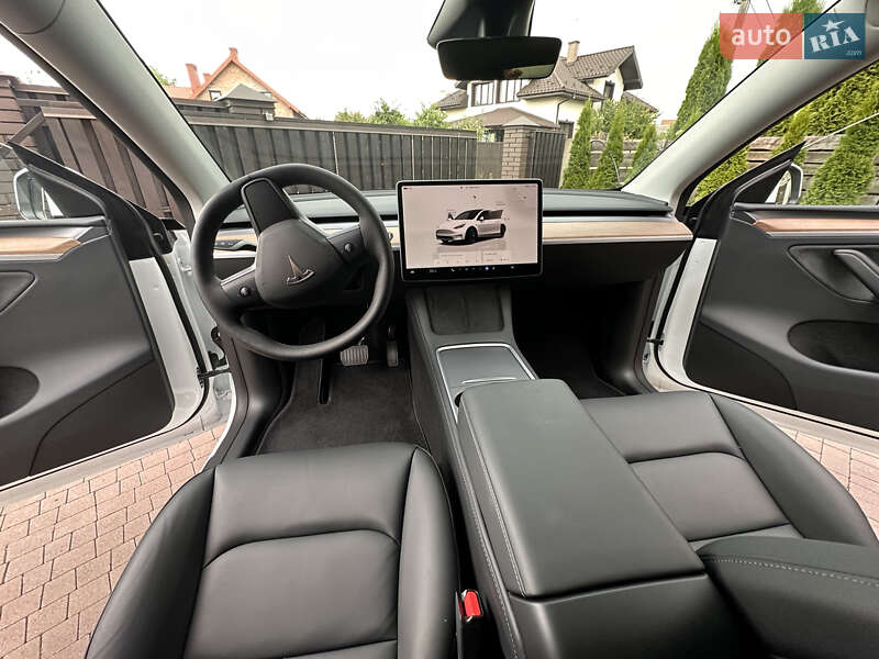 Позашляховик / Кросовер Tesla Model Y 2024 в Львові