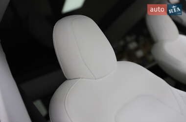 Позашляховик / Кросовер Tesla Model Y 2021 в 