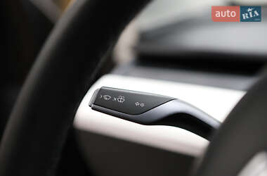 Позашляховик / Кросовер Tesla Model Y 2021 в 
