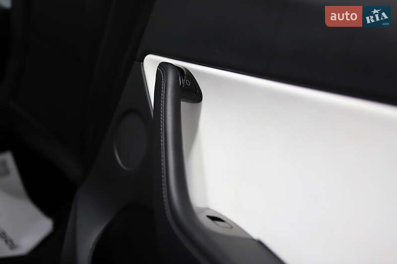Внедорожник / Кроссовер Tesla Model Y 2021 в Дрогобыче