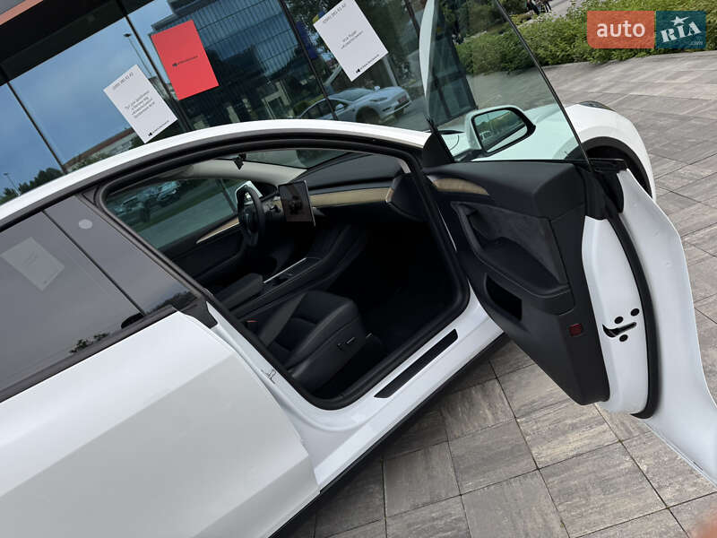 Внедорожник / Кроссовер Tesla Model Y 2023 в Киеве