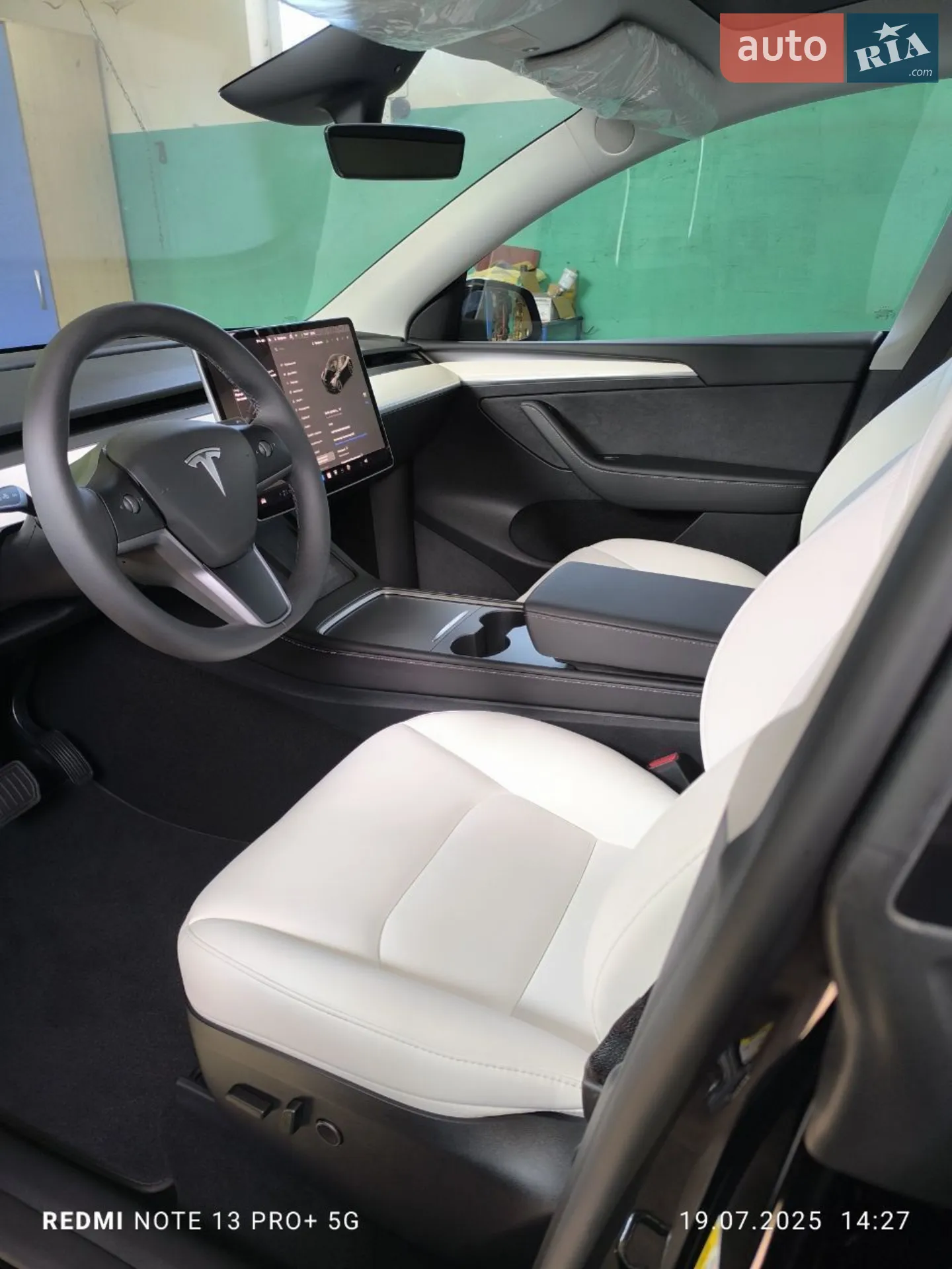 2024 Tesla Model Y - мініатюра 3