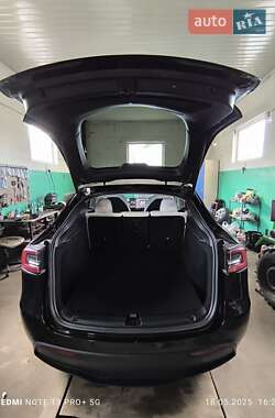 Внедорожник / Кроссовер Tesla Model Y 2024 в 
