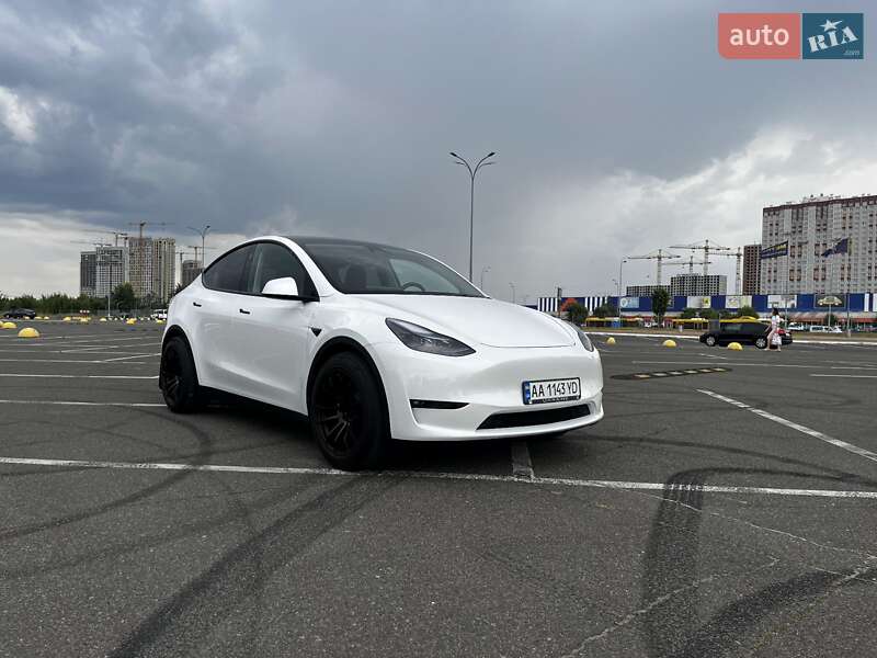 Внедорожник / Кроссовер Tesla Model Y 2023 в Киеве