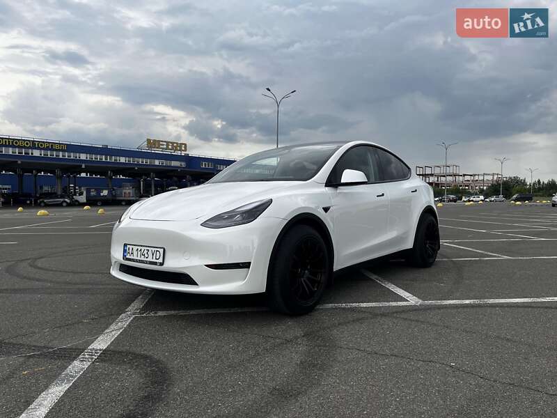 Внедорожник / Кроссовер Tesla Model Y 2023 в Киеве
