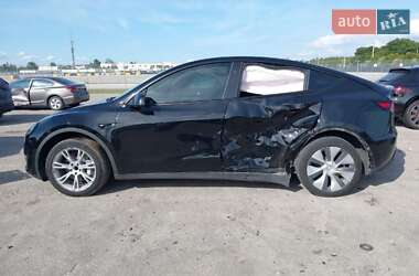 Позашляховик / Кросовер Tesla Model Y 2024 в 