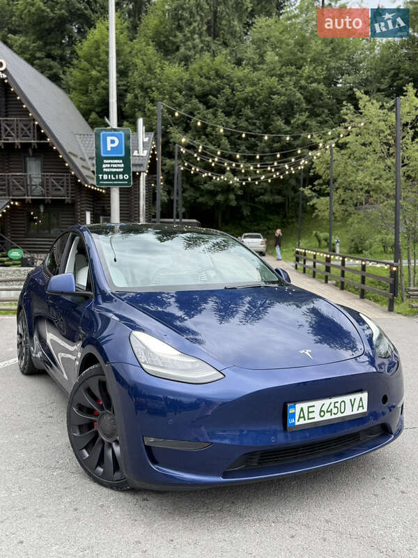 Позашляховик / Кросовер Tesla Model Y 2020 в Чернівцях