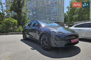 Позашляховик / Кросовер Tesla Model Y 2024 в 