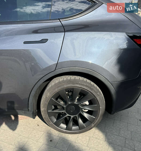Позашляховик / Кросовер Tesla Model Y 2023 в Івано-Франківську