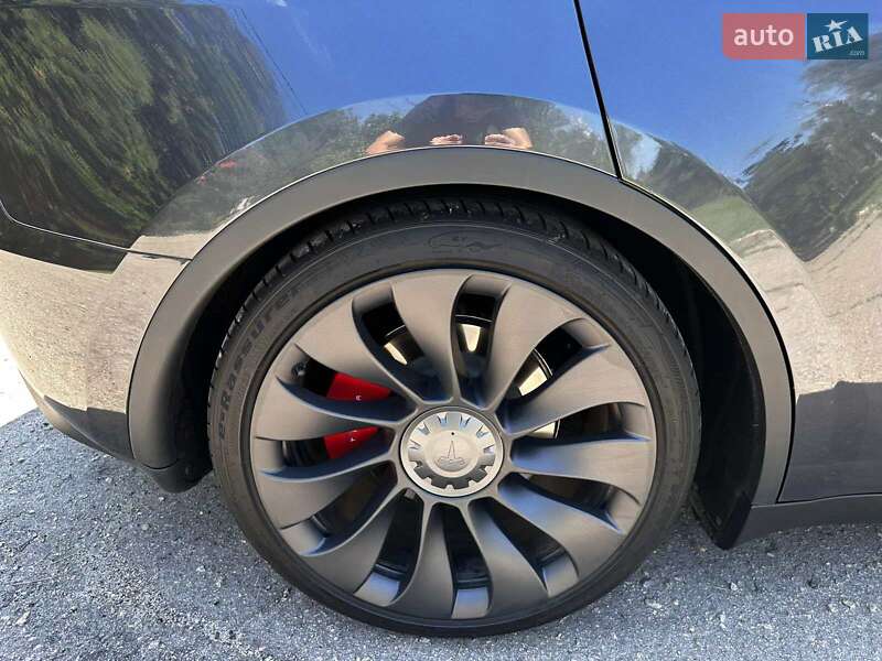 Позашляховик / Кросовер Tesla Model Y 2024 в Харкові