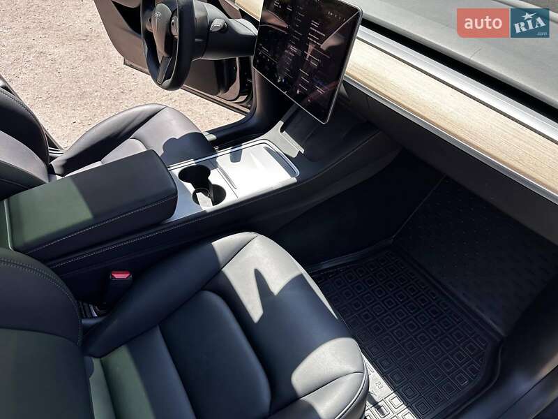 Позашляховик / Кросовер Tesla Model Y 2024 в Харкові