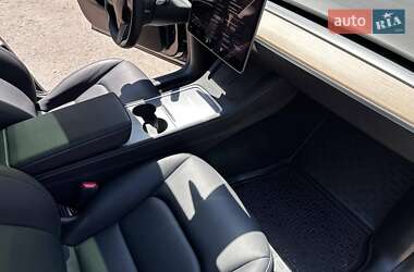 Внедорожник / Кроссовер Tesla Model Y 2024 в 