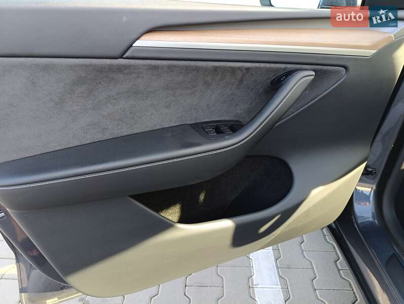 Внедорожник / Кроссовер Tesla Model Y 2023 в Киеве