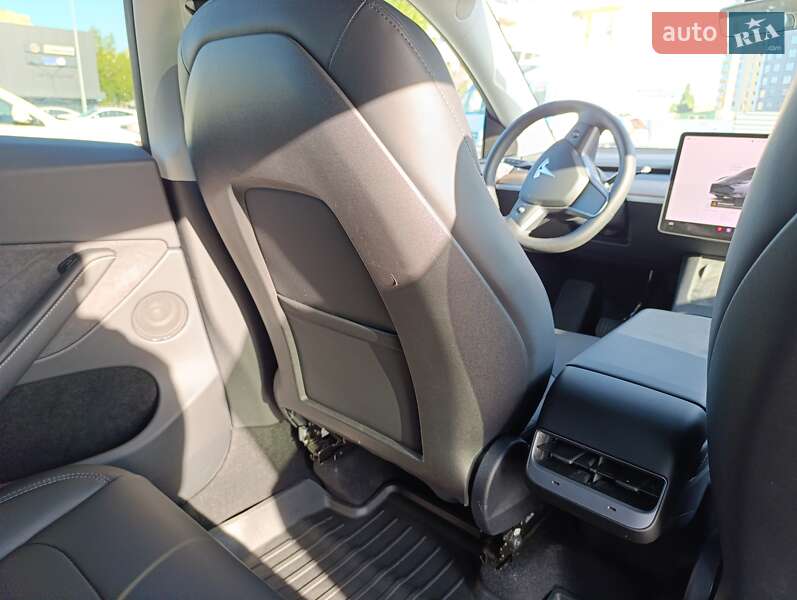 Внедорожник / Кроссовер Tesla Model Y 2023 в Киеве