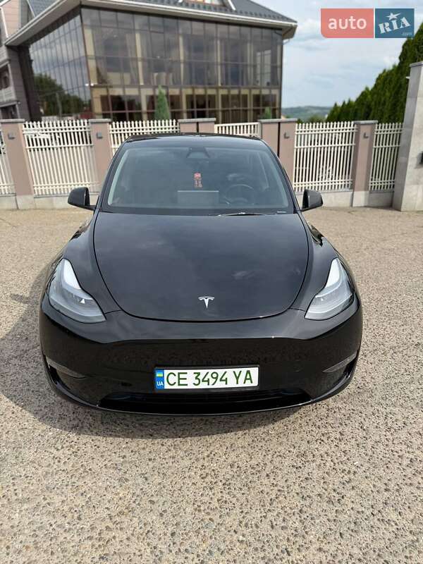 Tesla Model Y 2024