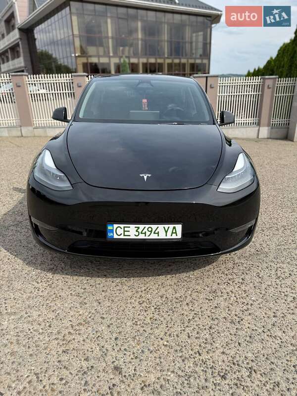 Позашляховик / Кросовер Tesla Model Y 2024 в Чернівцях