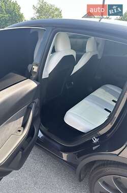 Внедорожник / Кроссовер Tesla Model Y 2024 в 