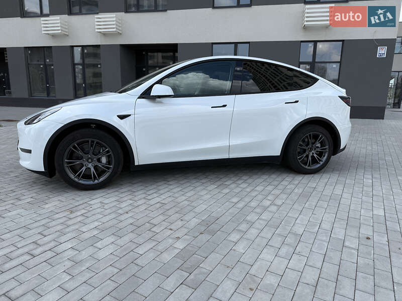 Позашляховик / Кросовер Tesla Model Y 2024 в Києві