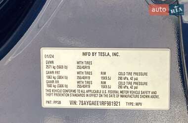 Позашляховик / Кросовер Tesla Model Y 2024 в 