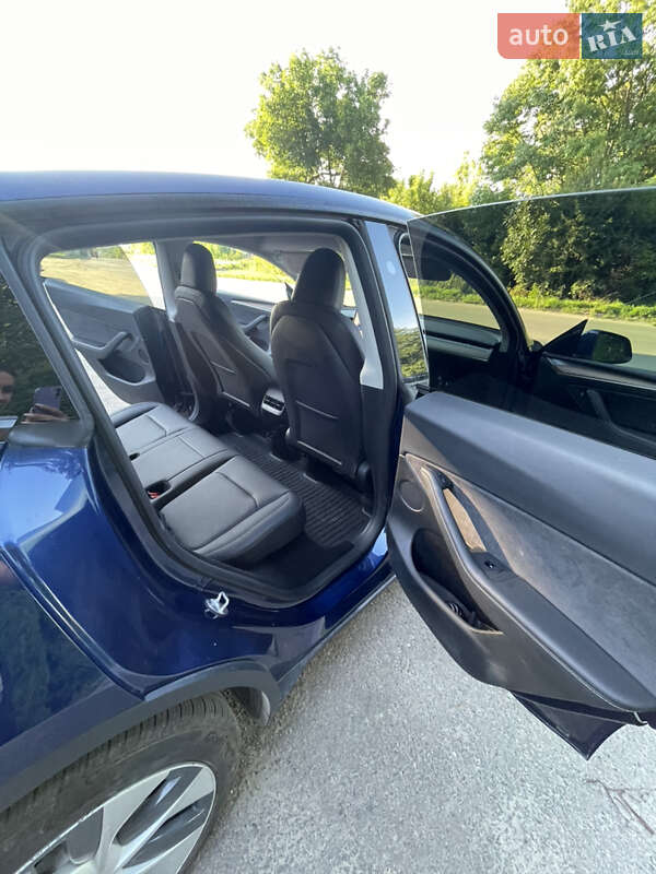 Внедорожник / Кроссовер Tesla Model Y 2023 в Львове