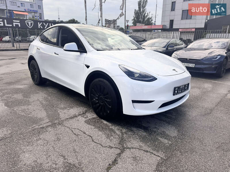 Tesla Model Y 2023