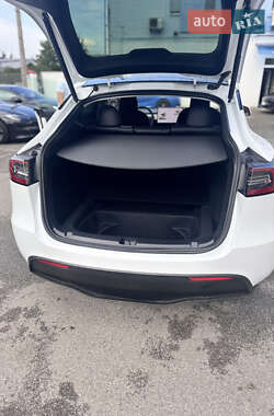 Позашляховик / Кросовер Tesla Model Y 2023 в 