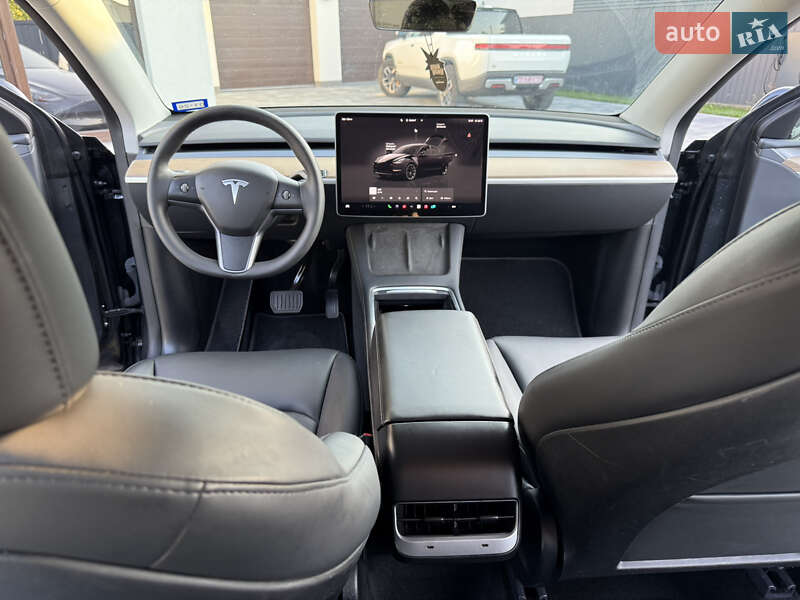 Внедорожник / Кроссовер Tesla Model Y 2024 в Староконстантинове