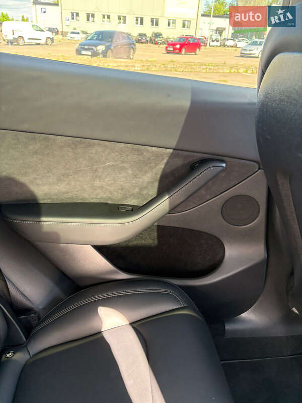 Позашляховик / Кросовер Tesla Model Y 2022 в Рівному