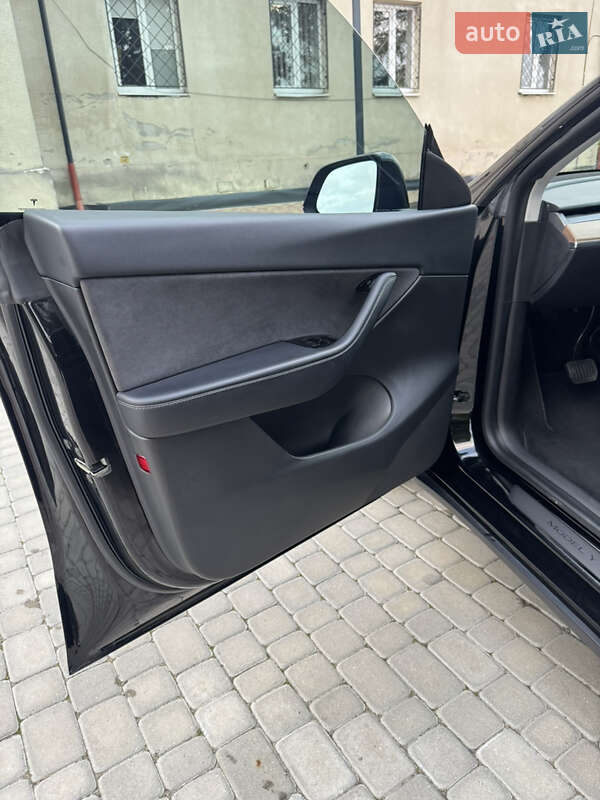 Внедорожник / Кроссовер Tesla Model Y 2021 в Ивано-Франково