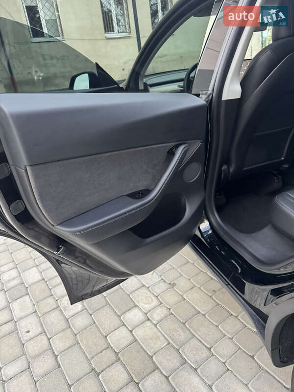 Внедорожник / Кроссовер Tesla Model Y 2021 в Ивано-Франково