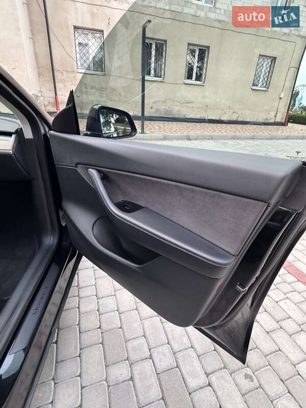 Внедорожник / Кроссовер Tesla Model Y 2021 в Ивано-Франково